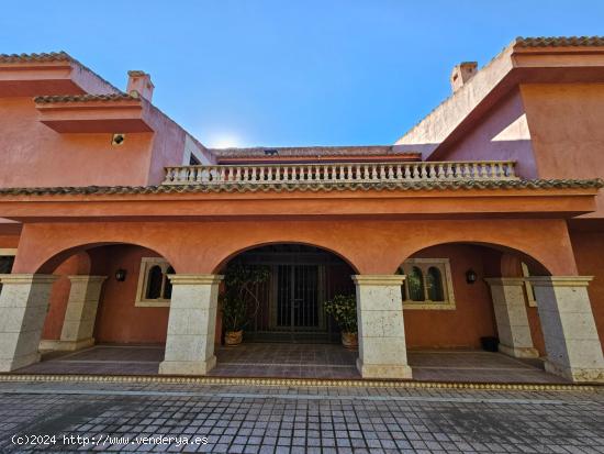 Espectacular Finca/Hotel con pinada de 50.000 m2 - ALICANTE