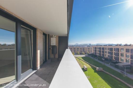 Piso en venta, para estrenar. Construcción moderna, con terraza y excelentes materiales - NAVARRA