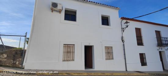 Casa de pueblo en Higuera de la Sierra - HUELVA