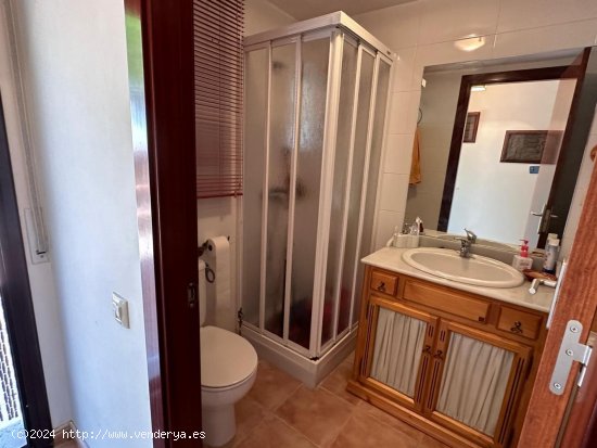 Unifamiliar adosada en venta  en Alpens - Barcelona