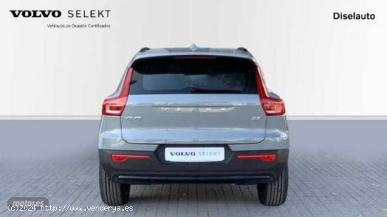 Volvo XC40 2.0 B3 PLUS DARK AUTO 163 5P de 2024 con 13 Km por 37.800 EUR. en Barcelona