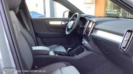 Volvo XC40 2.0 B3 PLUS DARK AUTO 163 5P de 2024 con 13 Km por 37.800 EUR. en Barcelona