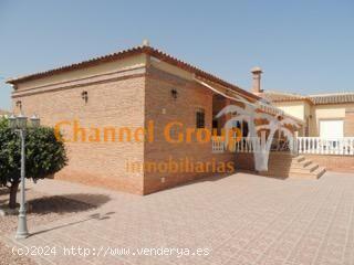 SE VENDE FANTASTICO CHALET CON PISCINA EN CATRAL !!!! - ALICANTE