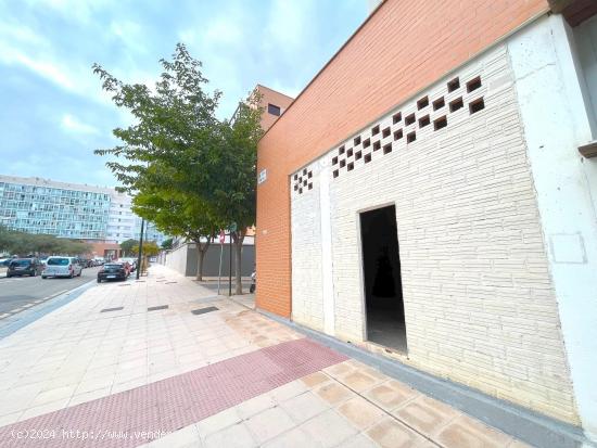 VALDESPARTERA. LOCAL COMERCIAL de 252 m2 construidos en planta calle. - ZARAGOZA