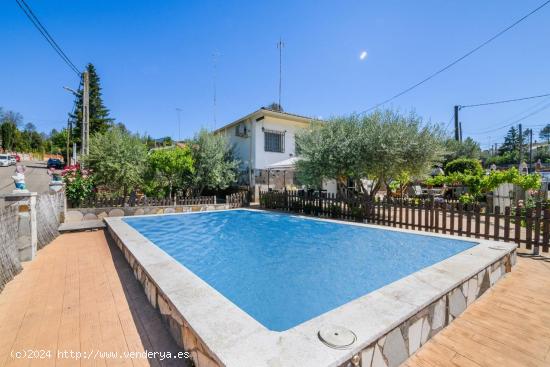  Casa en venta: disfruta de la piscina, la zona de barbacoa y el amplio terreno - BARCELONA 