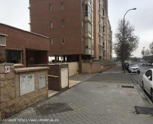 Plaza de parking en venta en Carabanchel, barrio de Madrid - MADRID