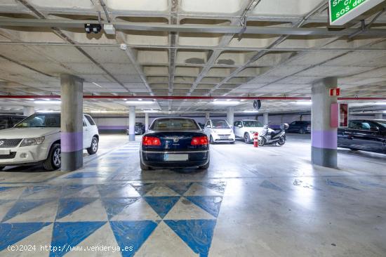  SE TRASPASA CONCESIÓN PLAZA DE PARKING EN EL CENTRO - GRANADA 