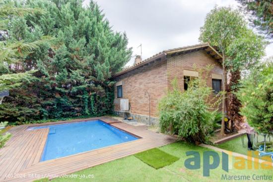 CASA CON PISCINA EN DOSRIUS - ZONA CENTRE - BARCELONA