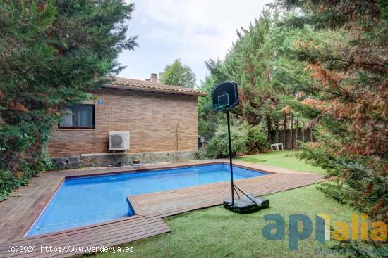 CASA CON PISCINA EN DOSRIUS - ZONA CENTRE - BARCELONA