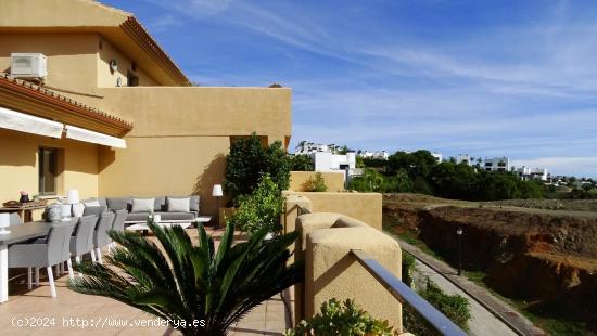 Ático Exclusivo en La Resina Golf con Espectacular Terraza y Vistas - MALAGA