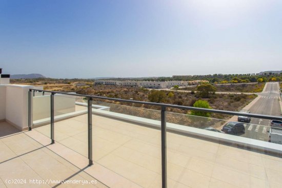 Bungalow en venta a estrenar en Alicante (Alicante)