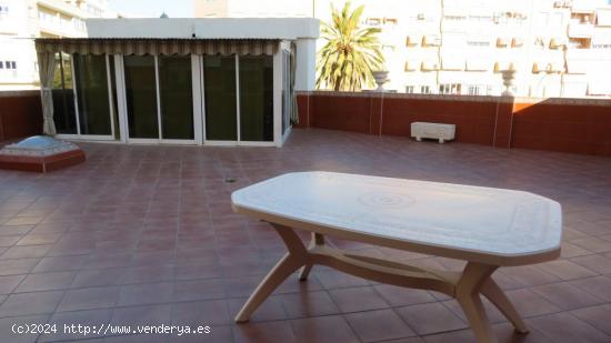  PISO CON GARAJE Y ENORME TERRAZA CON BARBACOA - ALICANTE 