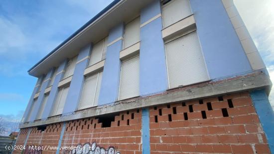 OBRA PARADA EN CORRALES DE BUELNA - CANTABRIA