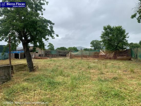 CASA PARA REFORMAR CON GRAN TERRENO, ZONA FUENTES NUEVAS. - LEON