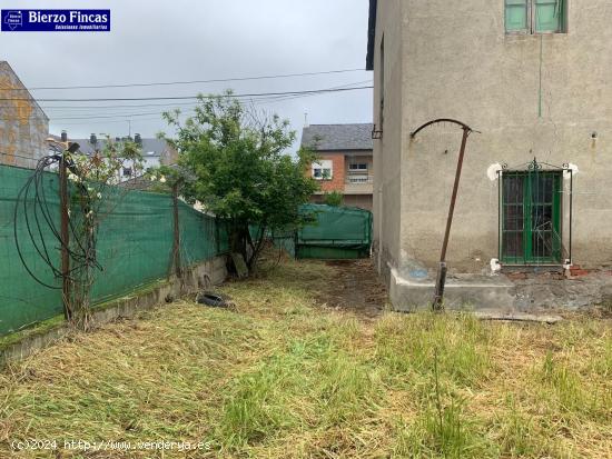 CASA PARA REFORMAR CON GRAN TERRENO, ZONA FUENTES NUEVAS. - LEON