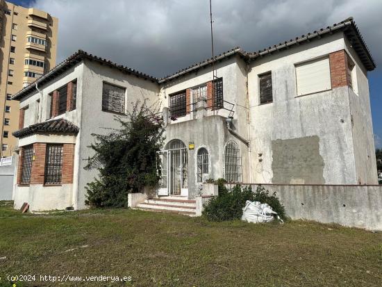  MAGNÍFICO CHALET EN LA LÍNEA DE LA CONCEPCIÓN - CADIZ 