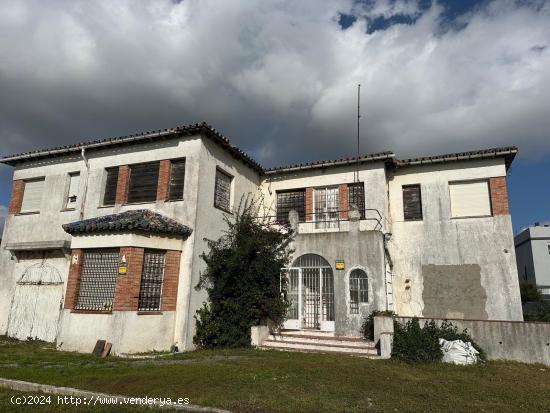 MAGNÍFICO CHALET EN LA LÍNEA DE LA CONCEPCIÓN - CADIZ