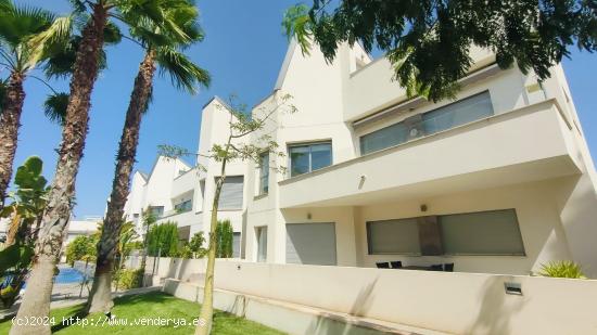 ÁTICO DÚPLEX EN MAR AZUL CON PISCINA, SOLÁRIUM, GARAJE Y CERCA DEL MAR - ALICANTE