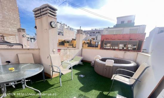  ÁTICO CON GRAN TERRAZA EN LA ZONA DEL MERCADO DE ALICANTE. - ALICANTE 