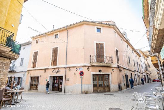  Edificio de tres alturas y patio en Alaró - BALEARES 