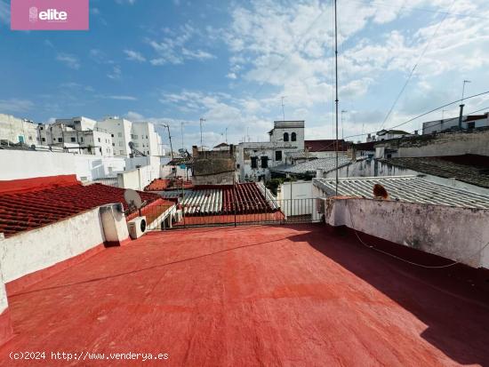 OPORTUNIDAD DE INVERSION FANTASTICA CASA EN EL CENTRO DE JEREZ  CON APARTAMENTOS - CADIZ