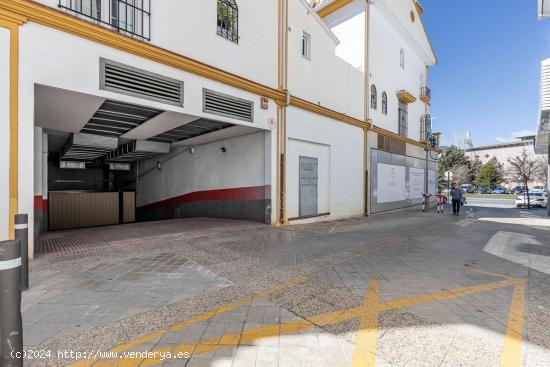 Plaza de aparcamiento en Palacio de deportes - GRANADA