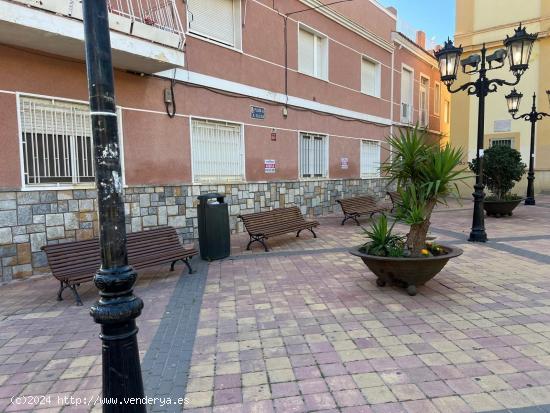 LOCAL COMERCIAL CON SALIDA DE MONTACARGAS EN 980 EUROS - MURCIA