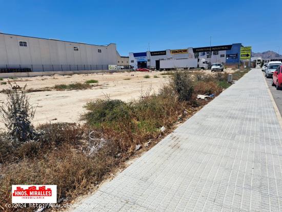 SE VENDE PARCELA EN POLIGONO LAS MAROMAS - ALICANTE