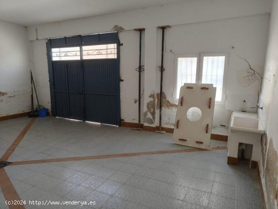 VENTA DE CASA EN BAZA (GRANADA) - GRANADA