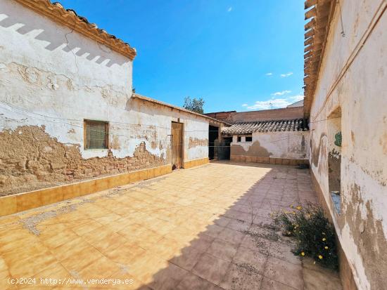 SE VENDE CASA CON TERRENO DE 3.000 M2 EN LA MINA - MURCIA