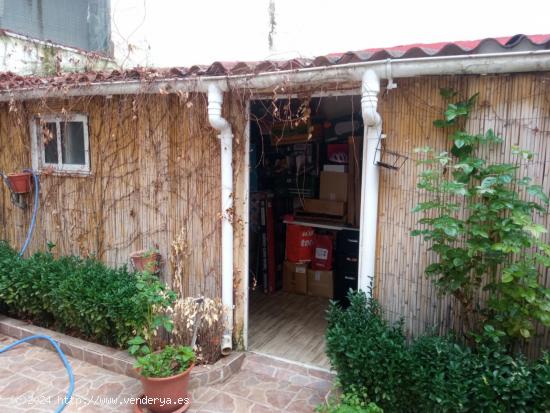 Planta baja con un patio muy grande en venta en la zona del Ensanche - Alcoy - ALICANTE