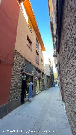  Piso para reformar en el centro de Jaca - HUESCA 