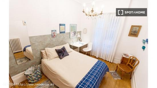 Habitación espaciosa en un apartamento de 7 dormitorios en Indautxu - VIZCAYA