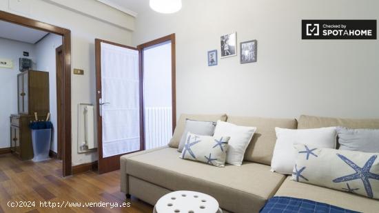 Habitación luminosa en un apartamento de 4 dormitorios en Ibaiondo - VIZCAYA