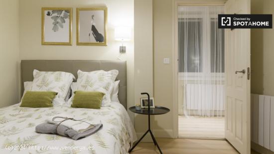 Acogedora habitación en un apartamento de 8 dormitorios en Abando, Bilbao - VIZCAYA