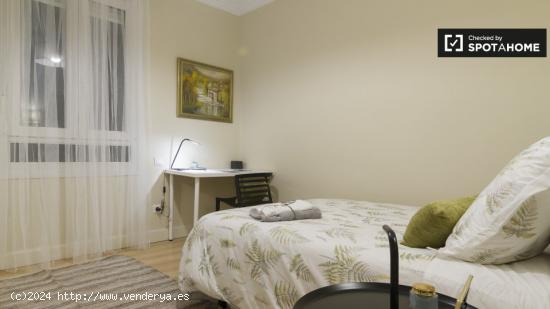 Acogedora habitación en un apartamento de 8 dormitorios en Abando, Bilbao - VIZCAYA