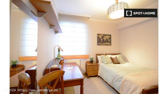 Se alquila habitación en piso de 4 dormitorios en Santutxu, Bilbao - VIZCAYA