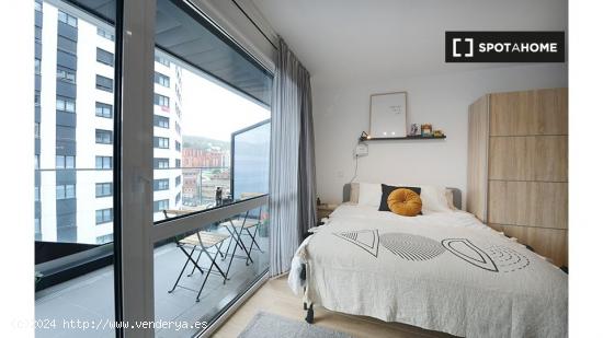 Se alquila habitación en piso de 4 dormitorios en Basurto, Bilbao - VIZCAYA