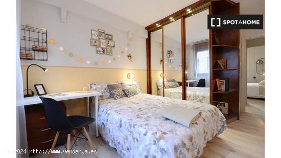 Se alquilan habitaciones en un apartamento de 4 dormitorios en Deusto, Bilbao - VIZCAYA