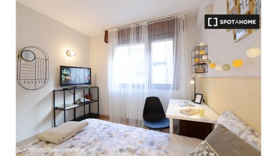 Se alquilan habitaciones en un apartamento de 4 dormitorios en Deusto, Bilbao - VIZCAYA