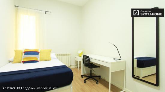 Acogedora habitación con llave independiente en apartamento de 6 dormitorios, Salamanca - MADRID