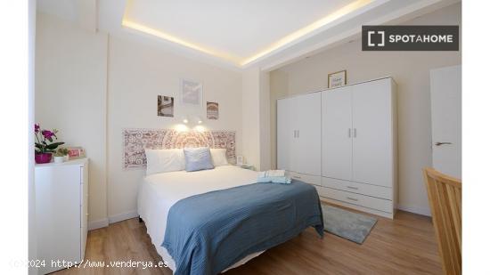 Se alquila habitación en piso de 3 dormitorios en Bilbao - VIZCAYA