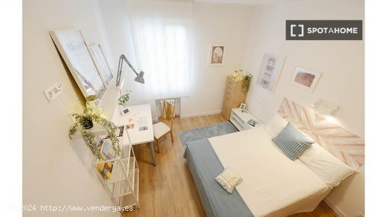 Se alquila habitación en piso de 3 dormitorios en Bilbao - VIZCAYA