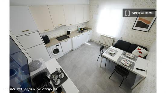 Se alquila habitación en piso de 3 dormitorios en Bilbao - VIZCAYA