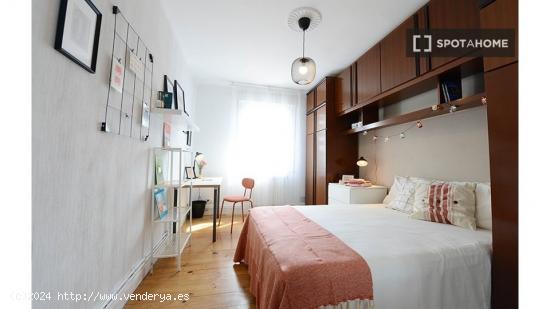 Se alquila habitación en piso de 3 dormitorios en Bilbao - VIZCAYA