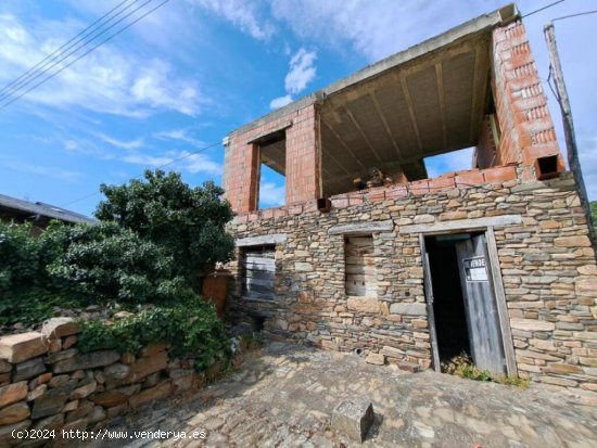 Terreno con casa en obra para terminar vivienda.