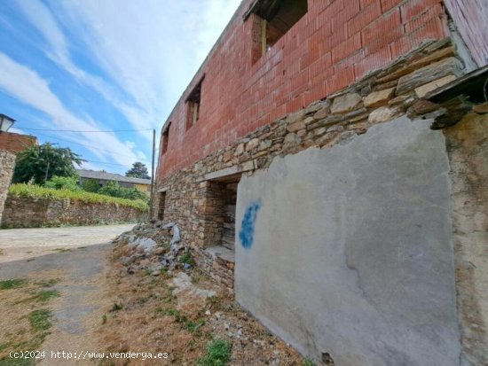 Terreno con casa en obra para terminar vivienda.