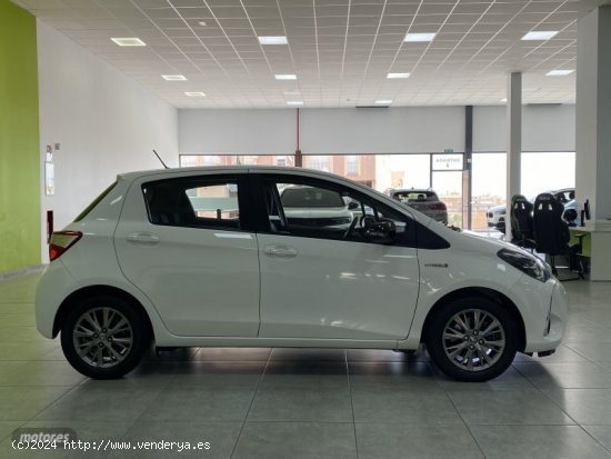 Toyota Yaris 1.5 100H Active de 2019 con 43.000 Km por 17.300 EUR. en Malaga