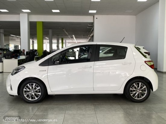 Toyota Yaris 1.5 100H Active de 2019 con 43.000 Km por 17.300 EUR. en Malaga