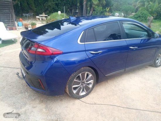 Hyundai Ioniq Style 1.6 hibrido 141cv de 2019 con 62.000 Km por 19.000 EUR. en Baleares